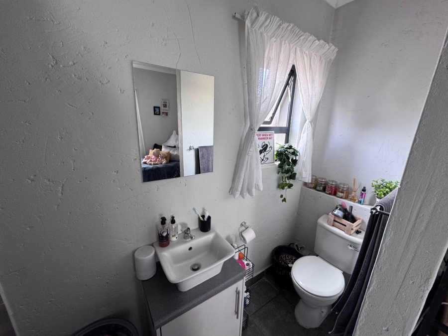 1 Bedroom Property for Sale in Kannoniers Park North West